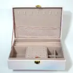 cutie pentru bijuterii cu interior moale și multe compartimente