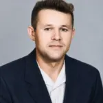 Portret bărbat restaurat și colorizat din fotografie veche